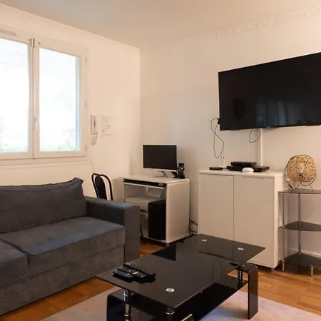 Fresh And Spacious Family Nest In Appartement Romainville